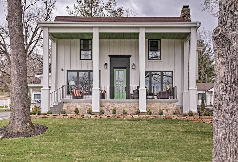 Downtown Branson Home W/ Pool Near The Landing!