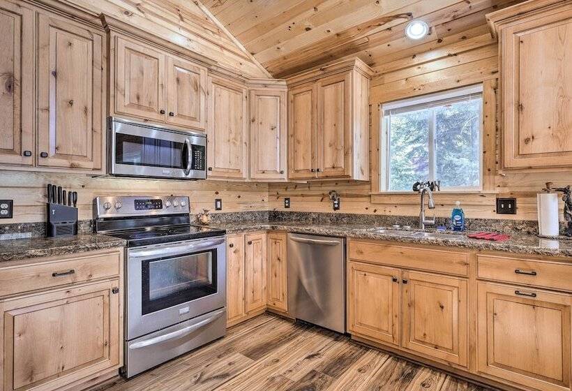 Duck Creek Village Cabin W/ Fire Pit & Grill!