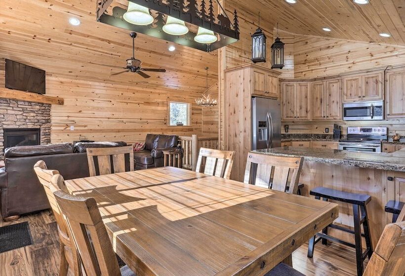 Duck Creek Village Cabin W/ Fire Pit & Grill!