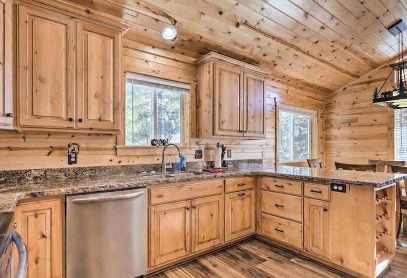 Duck Creek Village Cabin W/ Fire Pit & Grill!