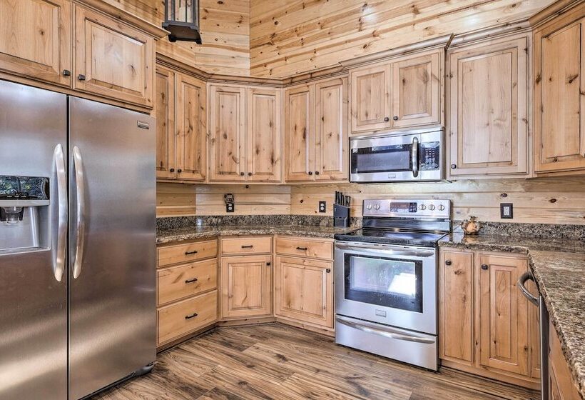 Duck Creek Village Cabin W/ Fire Pit & Grill!