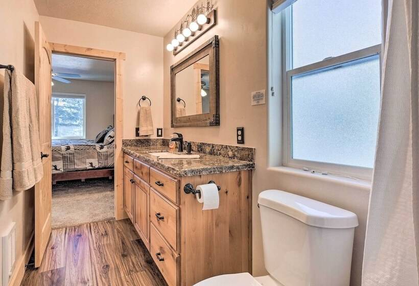 Duck Creek Village Cabin W/ Fire Pit & Grill!