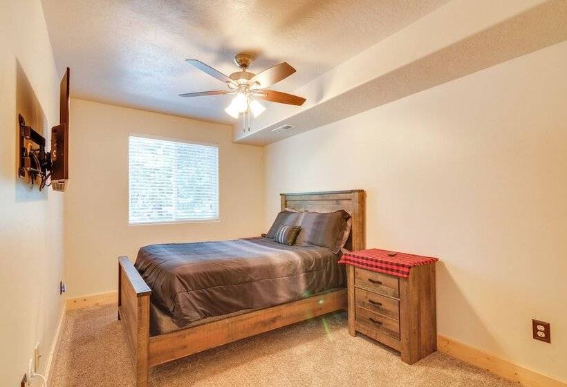 Duck Creek Village Cabin W/ Fire Pit & Grill!