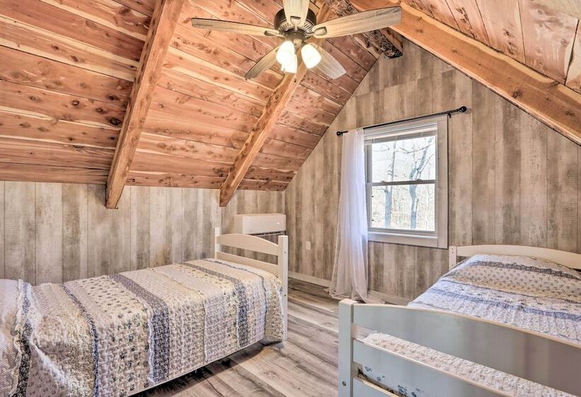 El Dorado Springs Cabin: Near Trails & Parks!