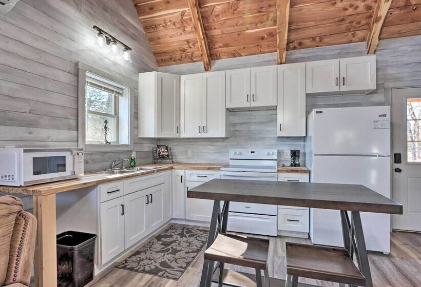 El Dorado Springs Cabin: Near Trails & Parks!