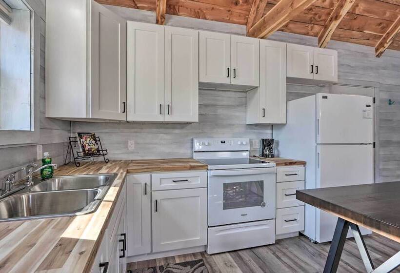 El Dorado Springs Cabin: Near Trails & Parks!