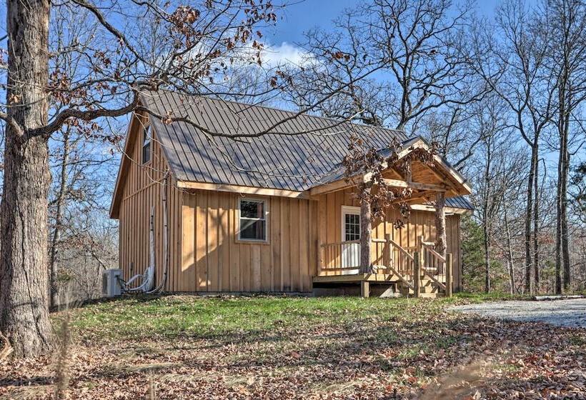 El Dorado Springs Cabin: Near Trails & Parks!