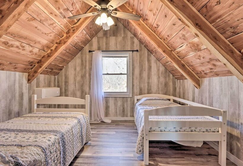 El Dorado Springs Cabin: Near Trails & Parks!