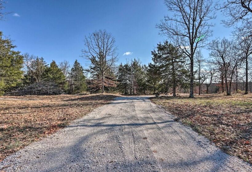 El Dorado Springs Cabin: Near Trails & Parks!