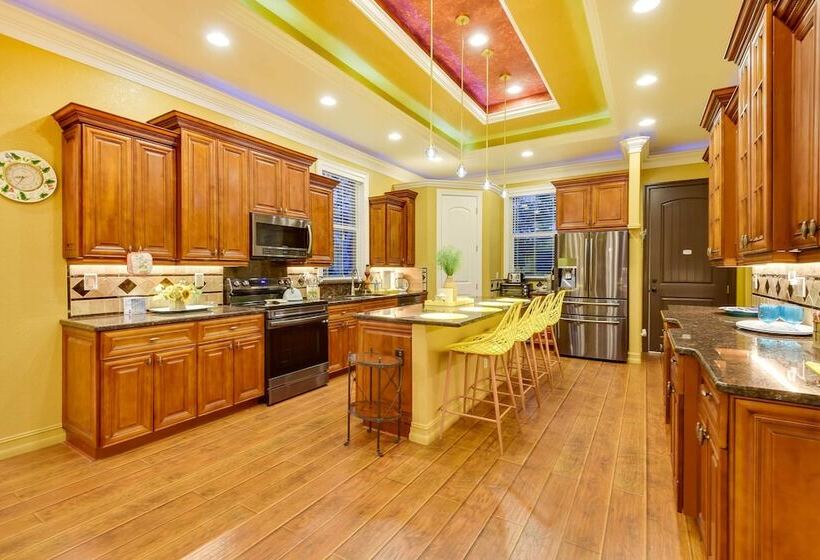 Elegant Venice Home W/ View   Walk To Beach!