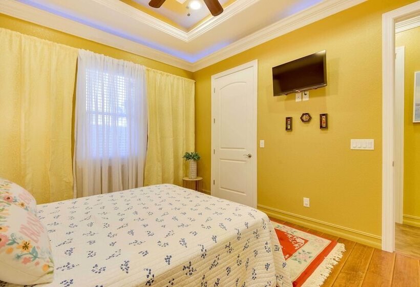 Elegant Venice Home W/ View   Walk To Beach!