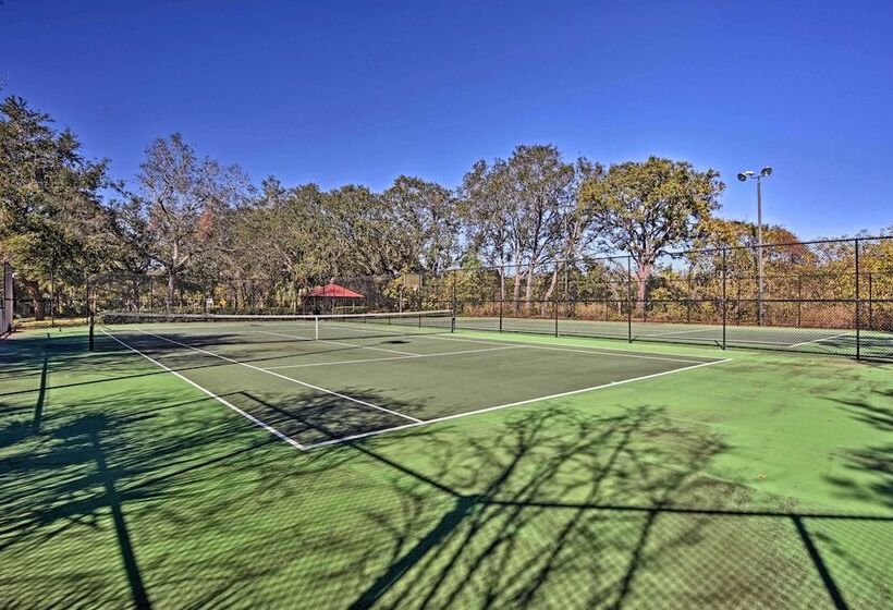 Pool + Lanai: Emerald Isle Resort Home!