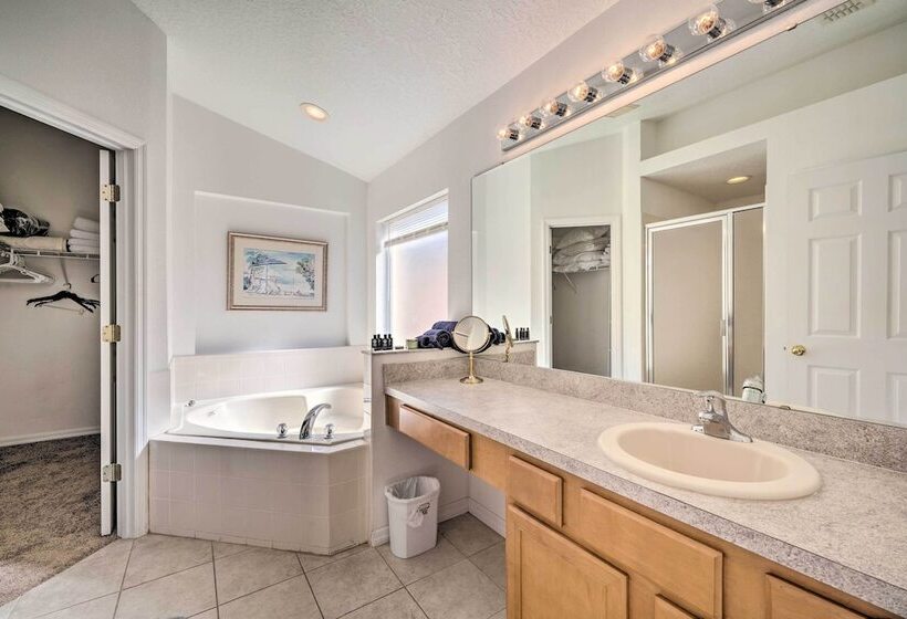 Pool + Lanai: Emerald Isle Resort Home!