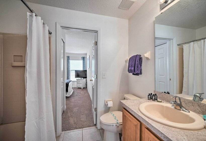 Pool + Lanai: Emerald Isle Resort Home!