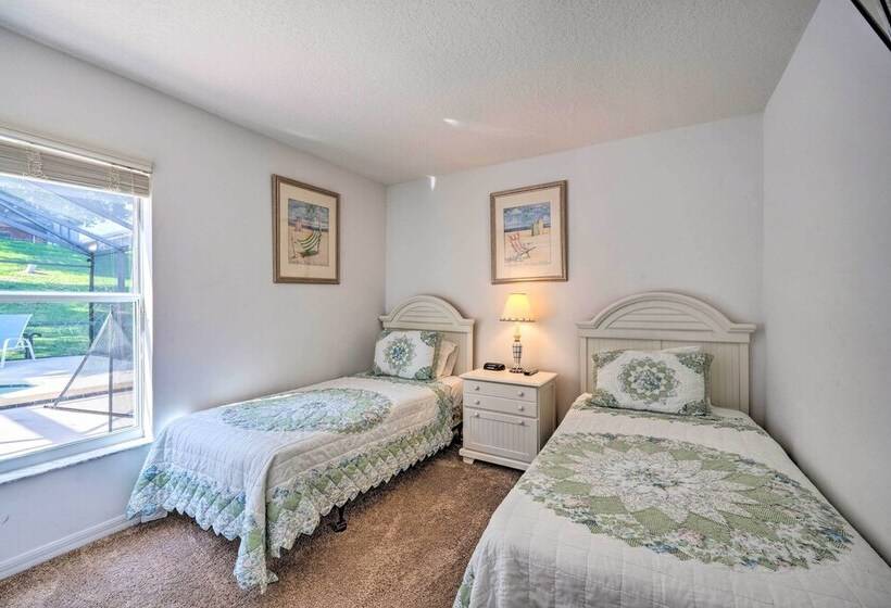 Pool + Lanai: Emerald Isle Resort Home!