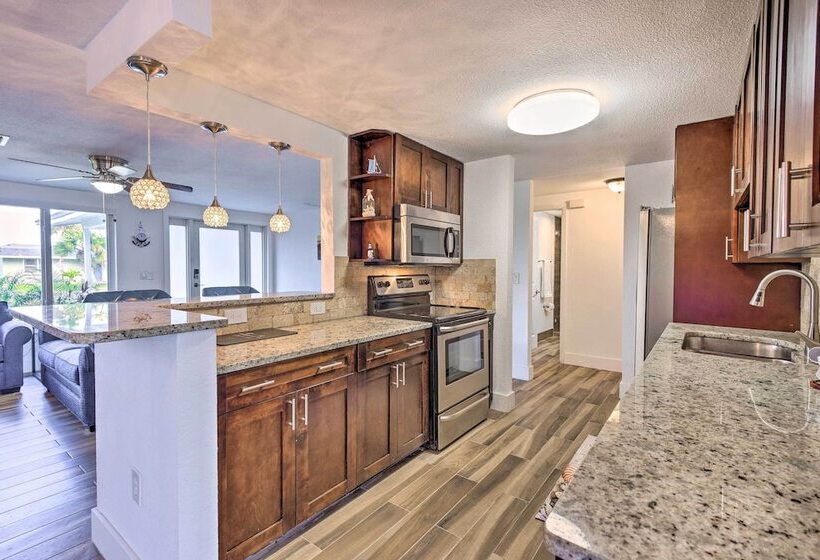 Englewood Escape W/ Screened In Pool & Grill!