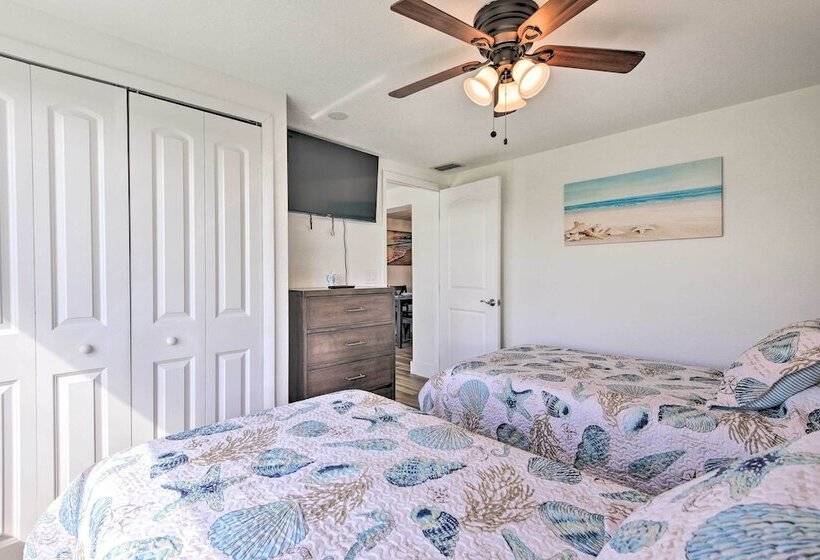 Englewood Escape W/ Screened In Pool & Grill!