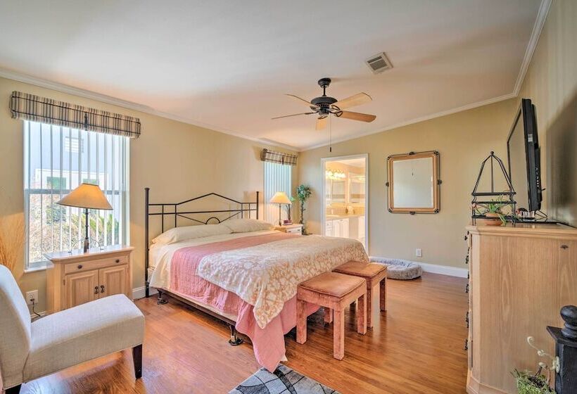 Equestrian Estate W/ Over 100 Mi Horse Trails