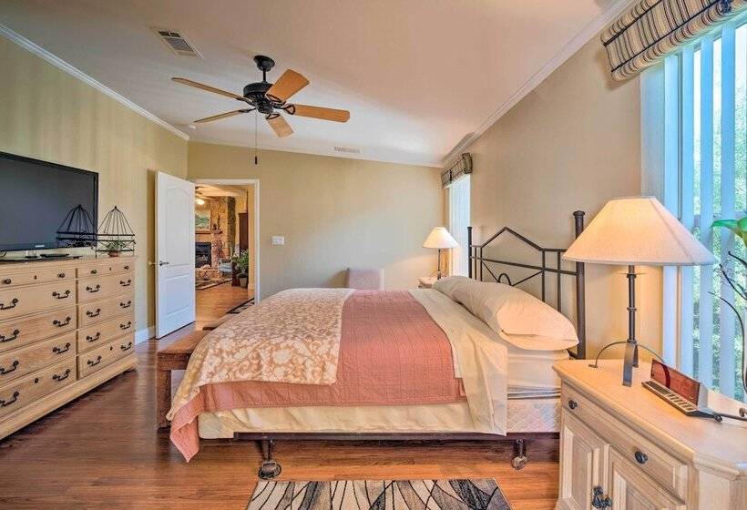 Equestrian Estate W/ Over 100 Mi Horse Trails