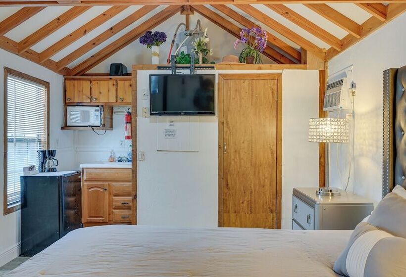 Everglades City Trailer Cabin: Boat Slip & Porch!