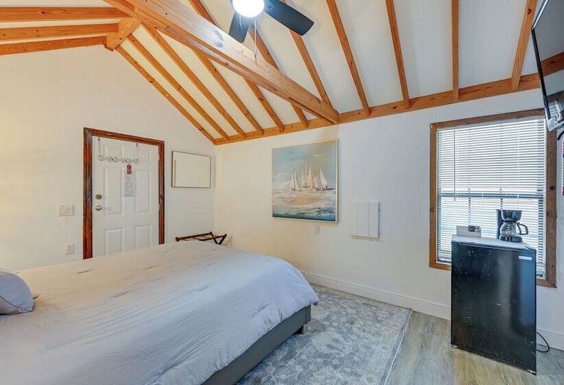 Everglades City Trailer Cabin: Boat Slip & Porch!