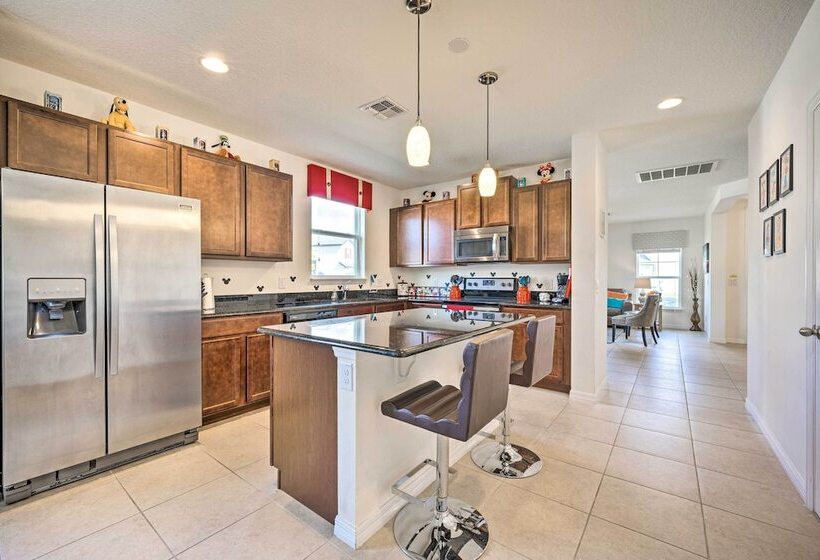 Family Friendly Home W/ Pool ~ 10 Mi To Disney!