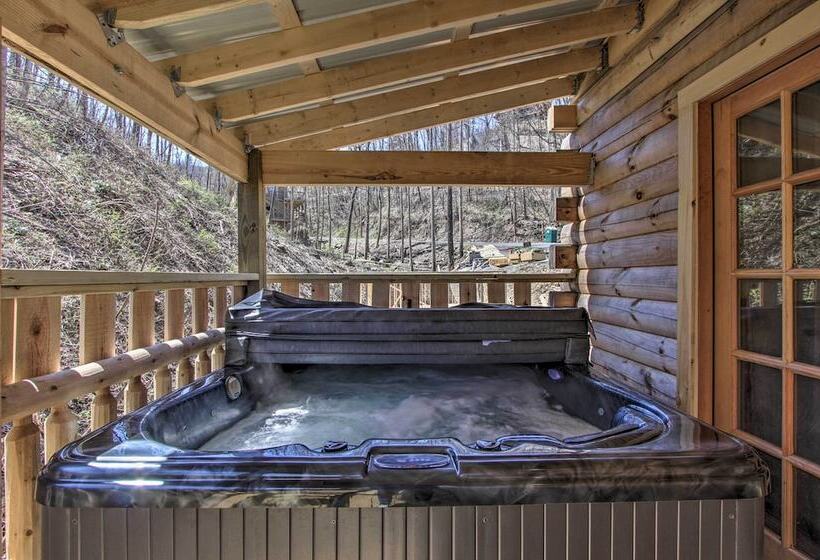 The Phoenix  Cabin W/ Hot Tub In Gatlinburg!