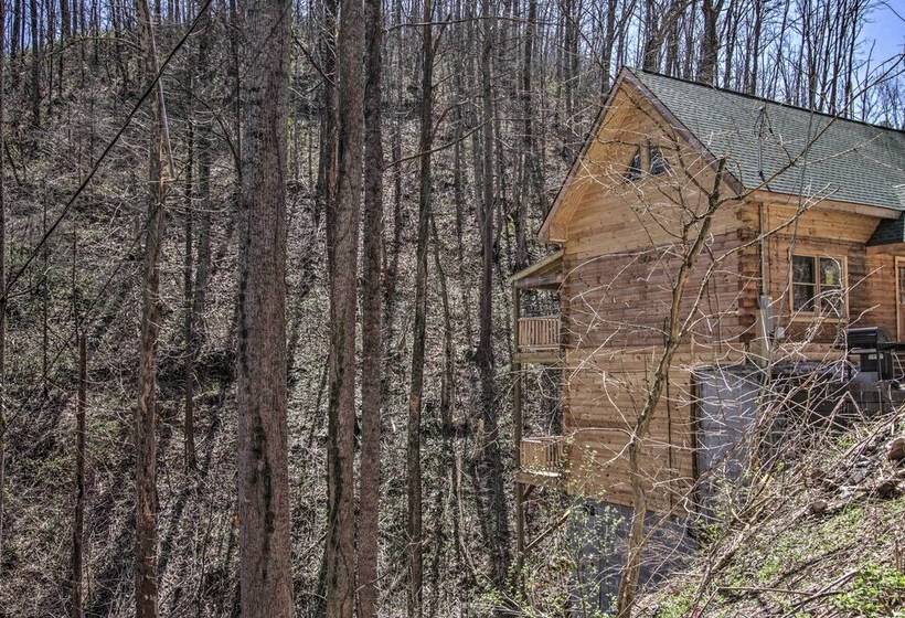The Phoenix  Cabin W/ Hot Tub In Gatlinburg!