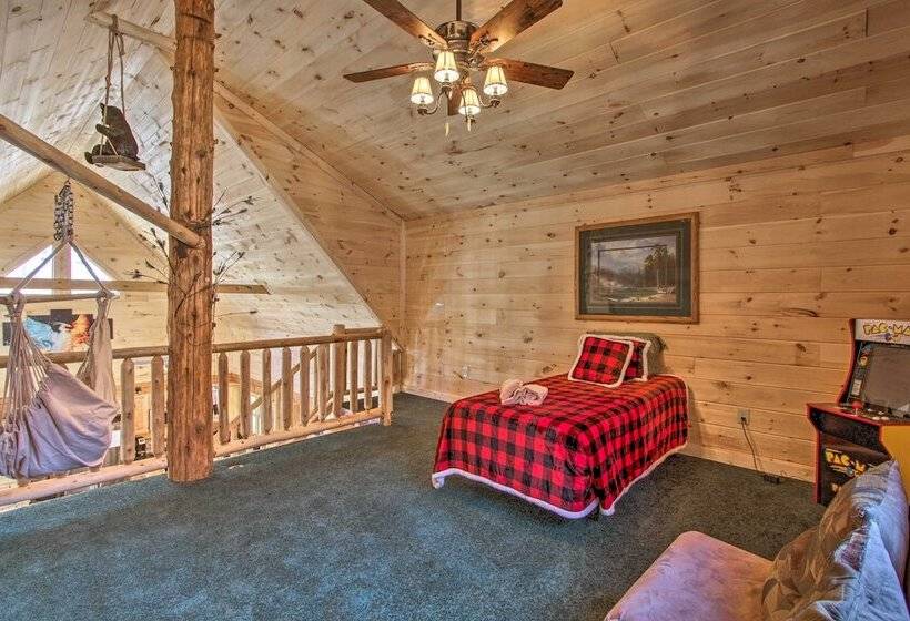 The Phoenix  Cabin W/ Hot Tub In Gatlinburg!