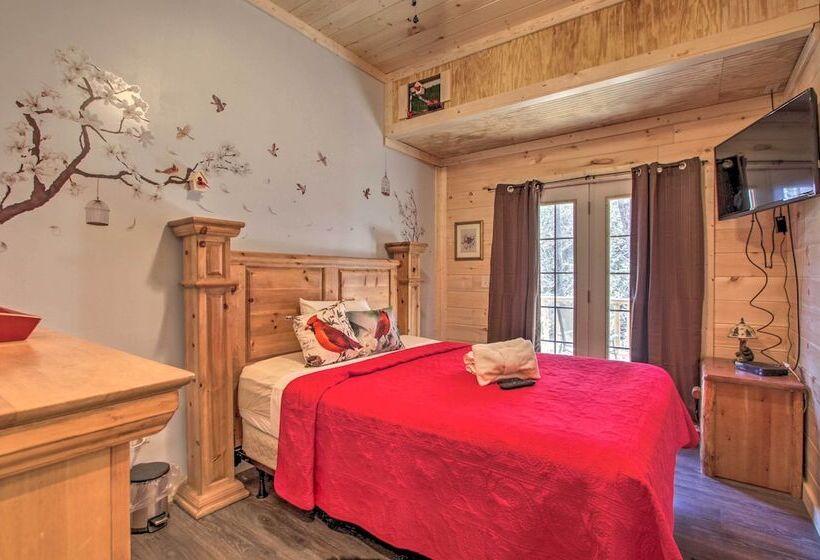 The Phoenix  Cabin W/ Hot Tub In Gatlinburg!