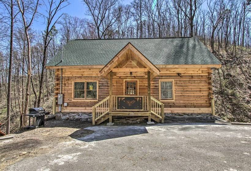 The Phoenix  Cabin W/ Hot Tub In Gatlinburg!