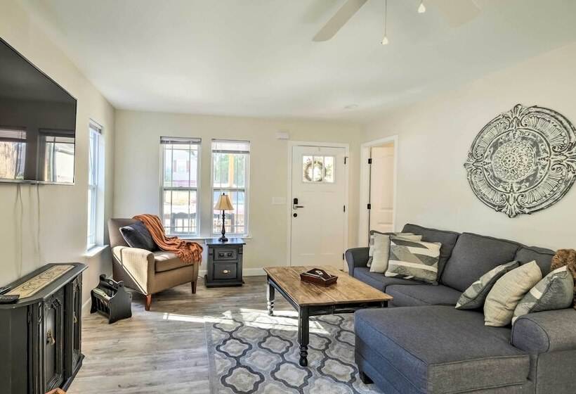 Family Friendly Greer Home W/ Balcony & Yard!