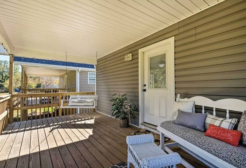 Family Friendly Greer Home W/ Balcony & Yard!