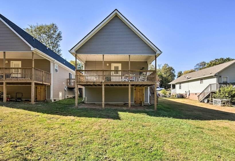 Family Friendly Greer Home W/ Balcony & Yard!
