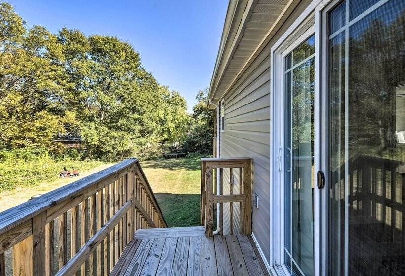 Family Friendly Greer Home W/ Balcony & Yard!