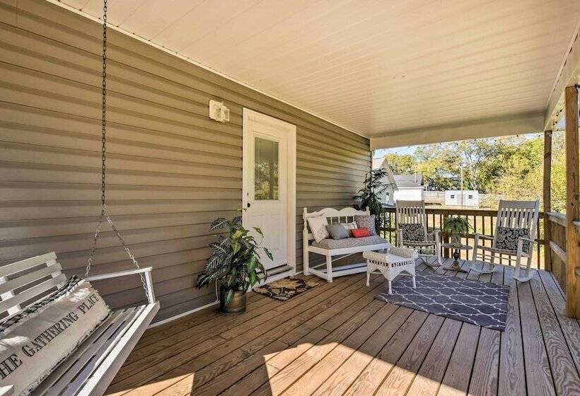 Family Friendly Greer Home W/ Balcony & Yard!