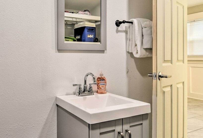 Family Friendly, Pastel Gem W/ Private Pool!