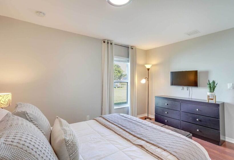 Family Friendly Port St Lucie Home W/ Patio!