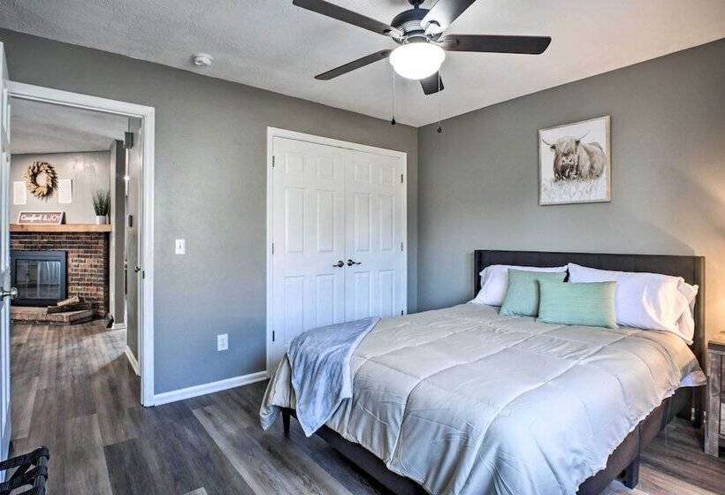 Family Friendly Springfield Home W/ Yard!