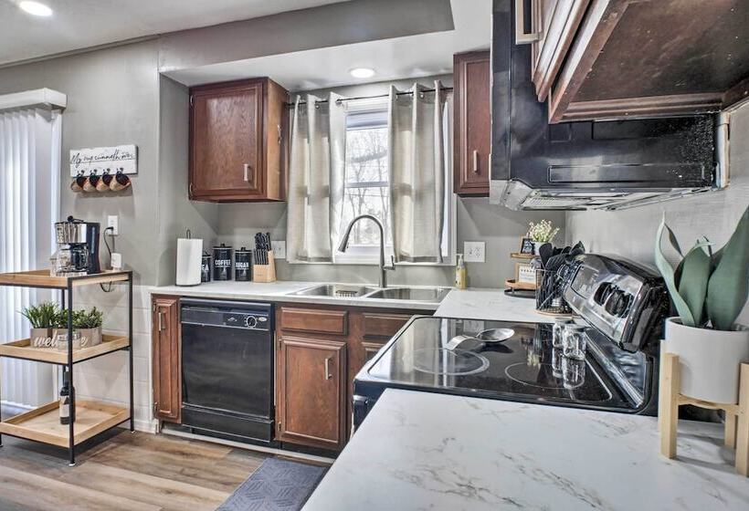 Family Friendly Springfield Home W/ Yard!