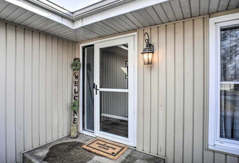 Family Friendly Springfield Home W/ Yard!