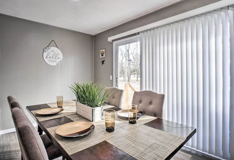 Family Friendly Springfield Home W/ Yard!