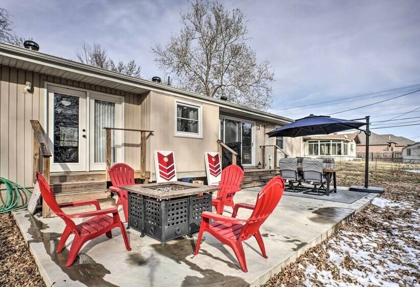 Family Friendly Springfield Home W/ Yard!