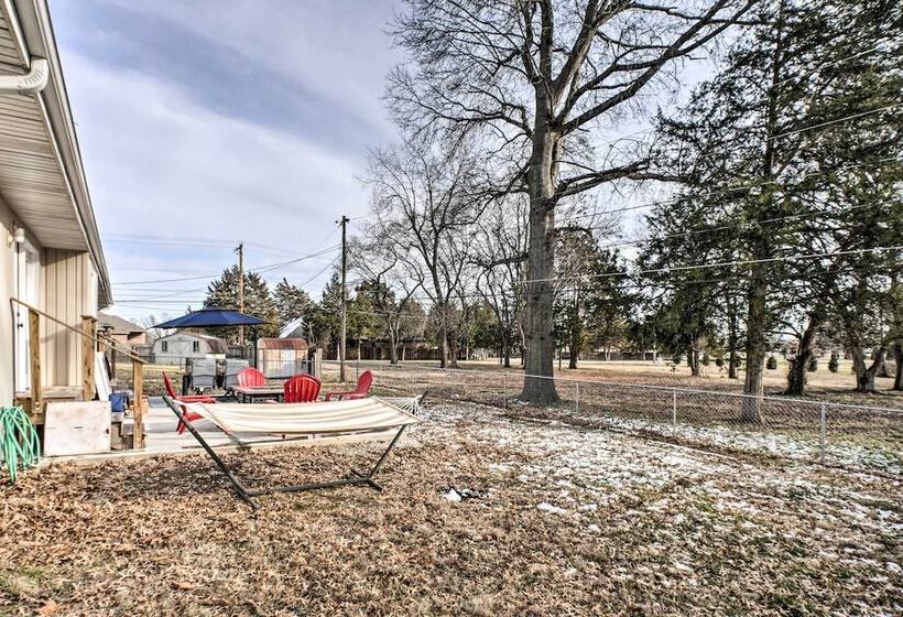 Family Friendly Springfield Home W/ Yard!