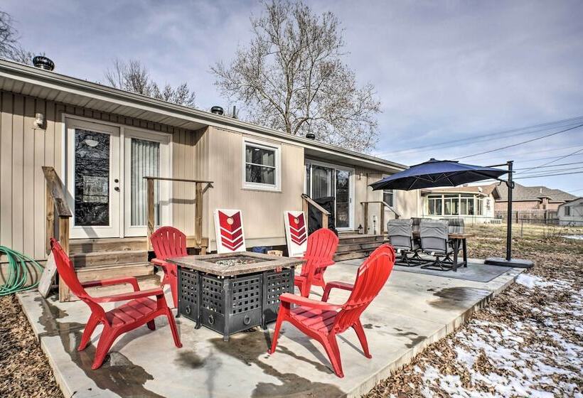 Family Friendly Springfield Home W/ Yard!