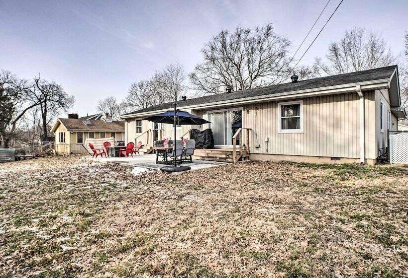 Family Friendly Springfield Home W/ Yard!