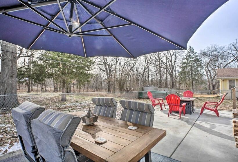 Family Friendly Springfield Home W/ Yard!