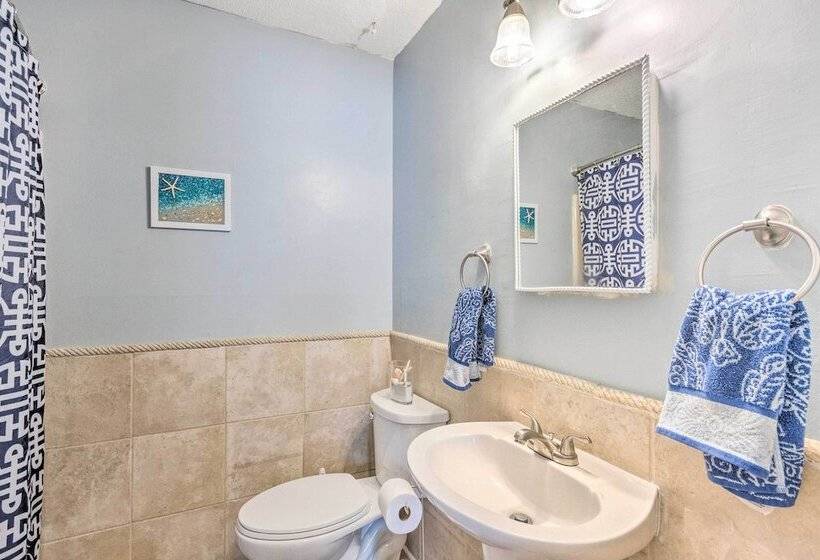 Family Home W/ Private Pool & Fenced Yard!