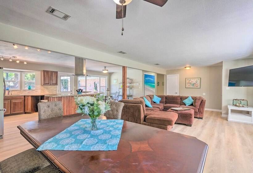 Family Home W/ Private Pool & Fenced Yard!