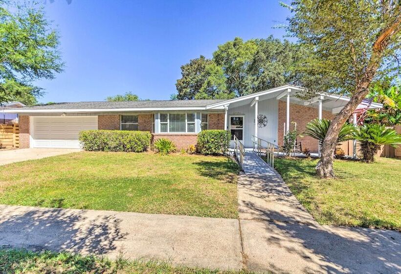 Family Home W/ Private Pool & Fenced Yard!